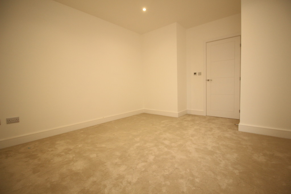 2 bed apartment to rent in Holmes Park, Horsham  - Property Image 4