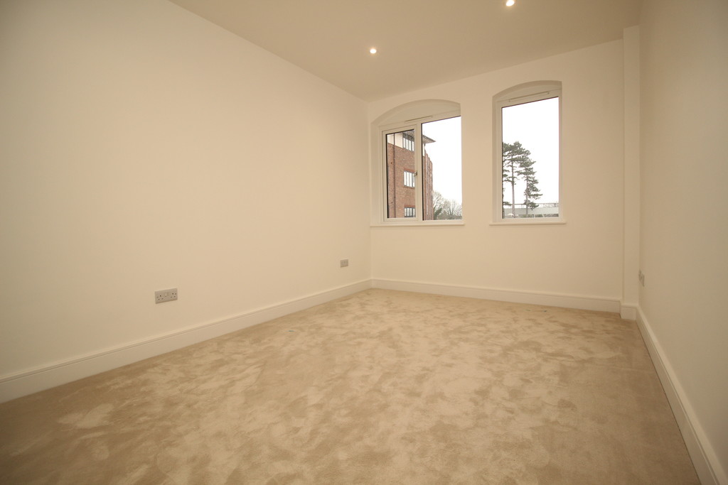 2 bed apartment to rent in Holmes Park, Horsham  - Property Image 5