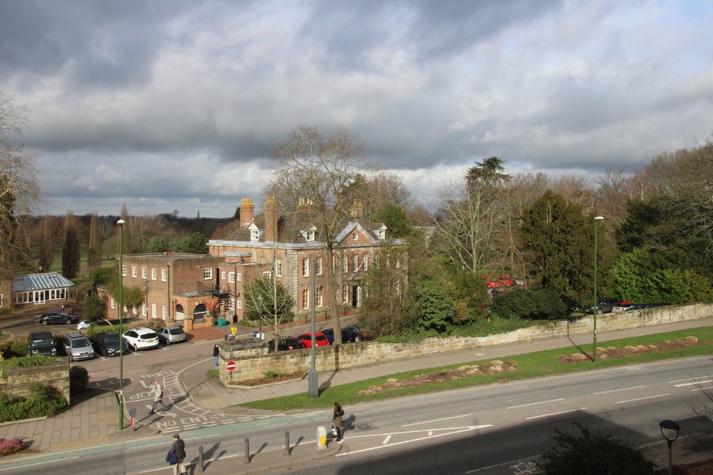 1 bed apartment to rent in Holmes Park, North Street, Horsham - Property Image 8