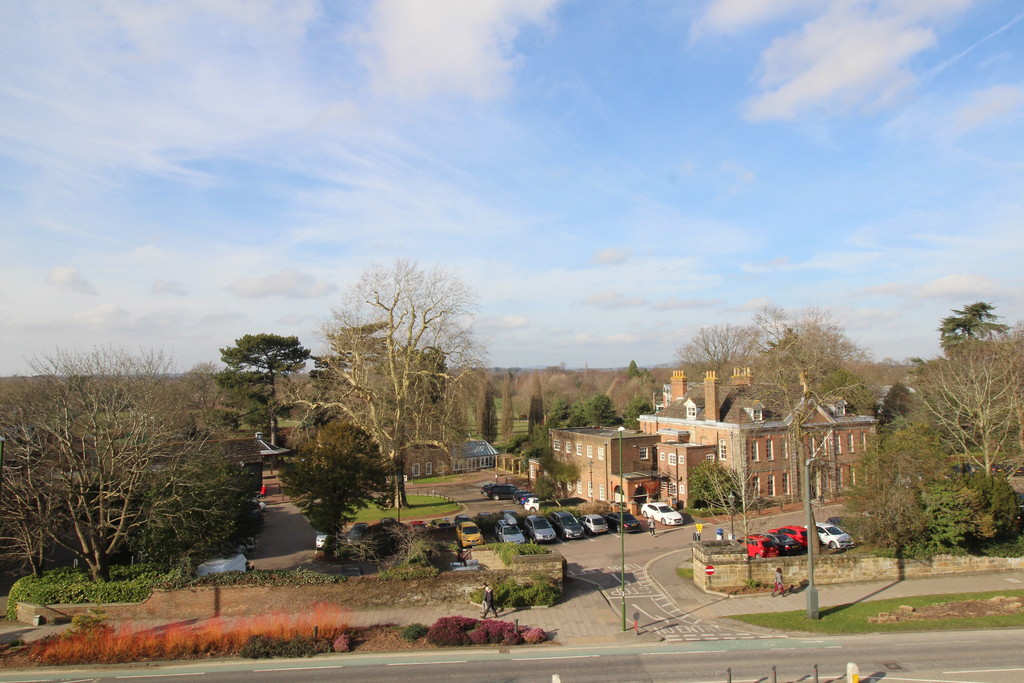1 bed flat to rent in Holmes Park, North Street, RH12  - Property Image 9