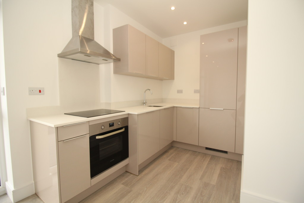 1 bed flat to rent in Holmes Park, North Street, RH12  - Property Image 3