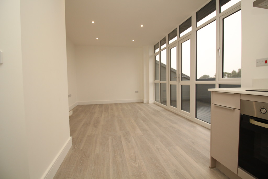 1 bed flat to rent in Holmes Park, North Street, RH12  - Property Image 4