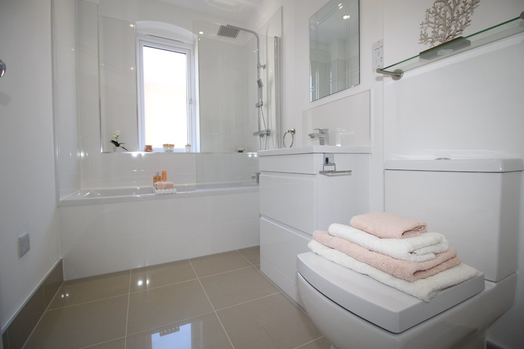 2 bed flat to rent in Holmes Park, Horsham  - Property Image 7