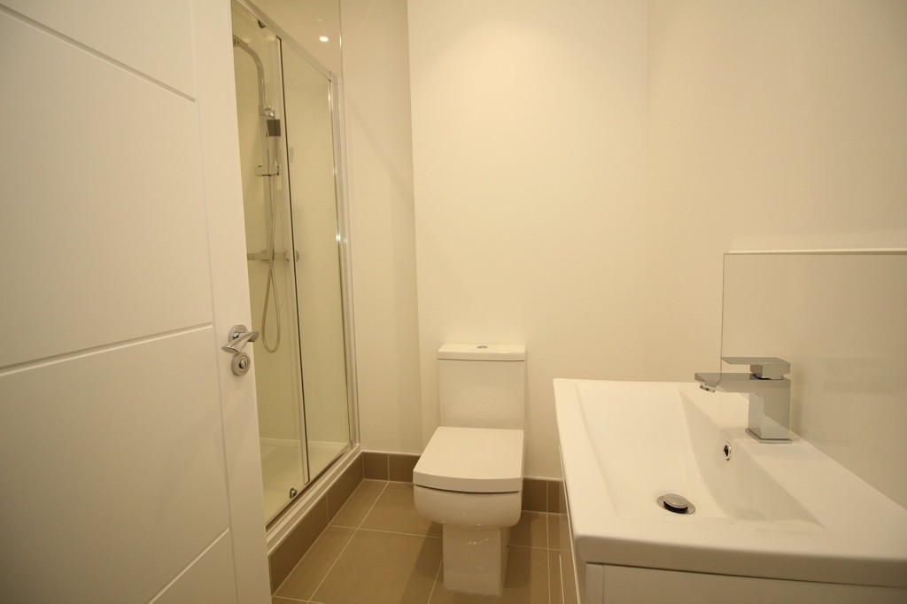 Studio flat to rent in Holmes Park, Horsham  - Property Image 3