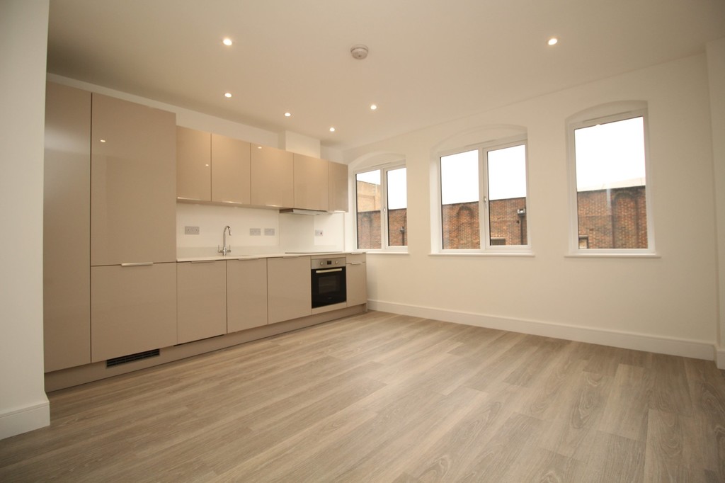 Studio flat to rent in Holmes Park, Horsham