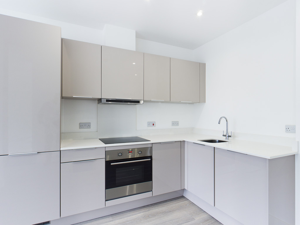 Studio flat to rent in Holmes Park, Horsham  - Property Image 2