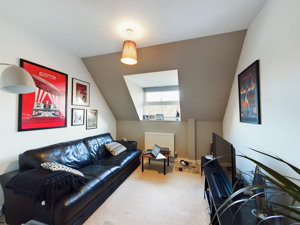 2 bed flat to rent in Brighton Road, Horsham  - Property Image 2