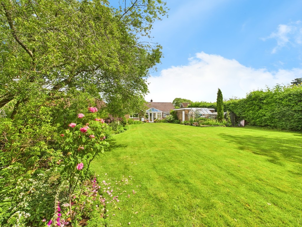4 bed detached bungalow for sale in Park Street, Slinfold, Horsham  - Property Image 9