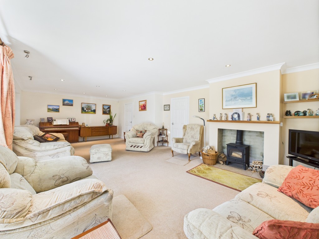 4 bed detached bungalow for sale in Park Street, Slinfold, Horsham  - Property Image 3