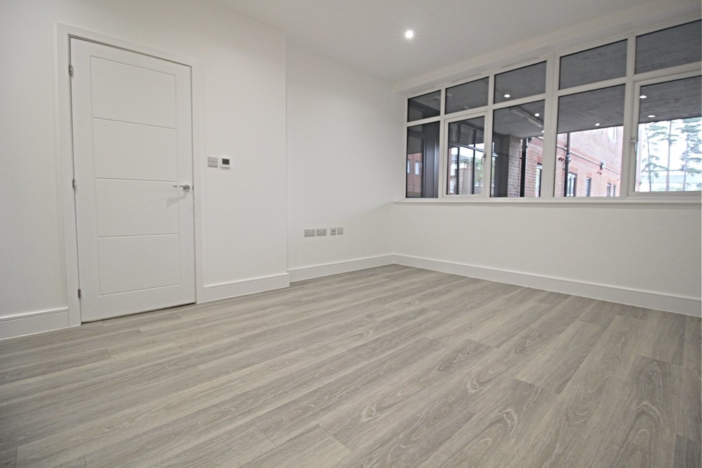1 bed apartment to rent in Holmes Park, North Street, Horsham  - Property Image 6