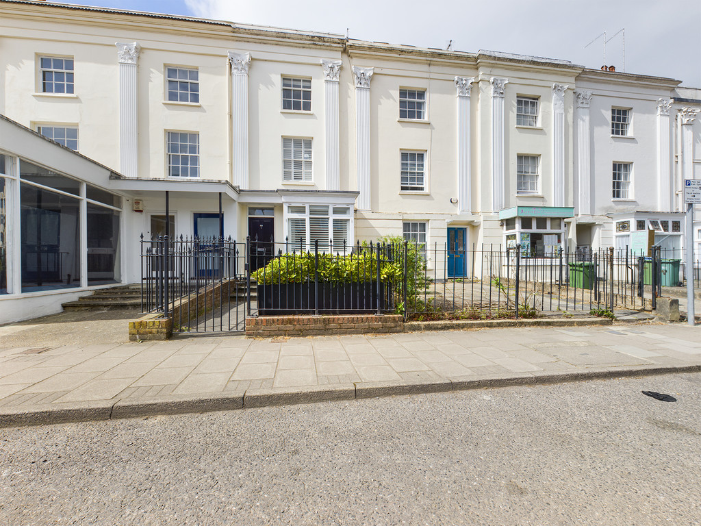 4 bed town house to rent in London Road, Horsham  - Property Image 1