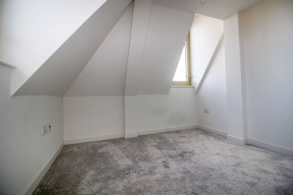 3 bed apartment to rent in Prewetts Mill, Horsham  - Property Image 4