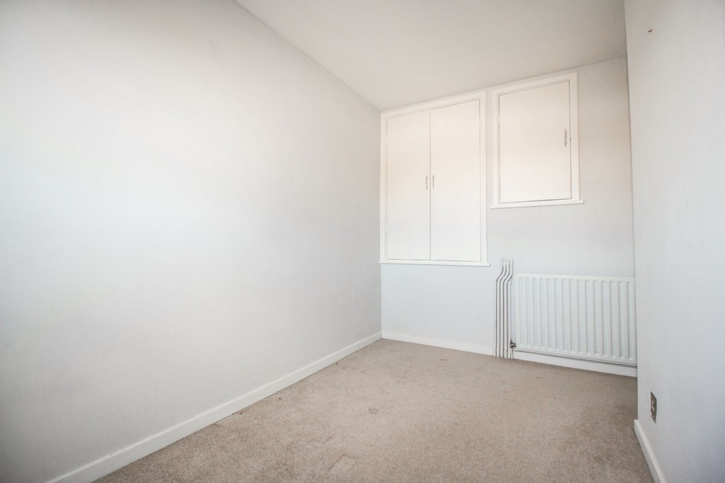 2 bed terraced house to rent in Somergate, Horsham  - Property Image 6