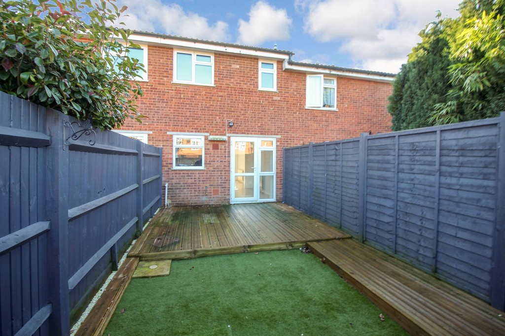 2 bed terraced house to rent in Somergate, Horsham  - Property Image 9