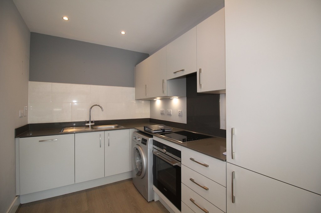 1 bed flat to rent in Horsham Gates, North Street, RH13  - Property Image 2