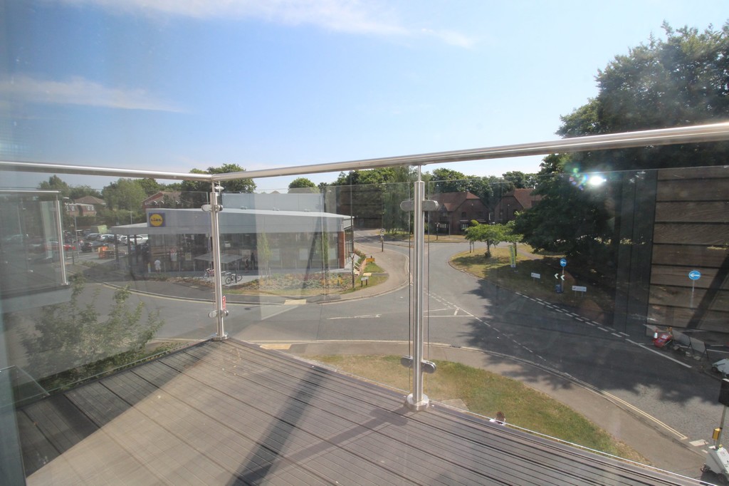 1 bed flat to rent in Horsham Gates, North Street, RH13  - Property Image 6