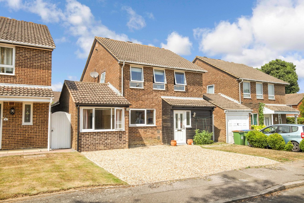 5 bed detached house for sale in Harvesters, Horsham, RH12