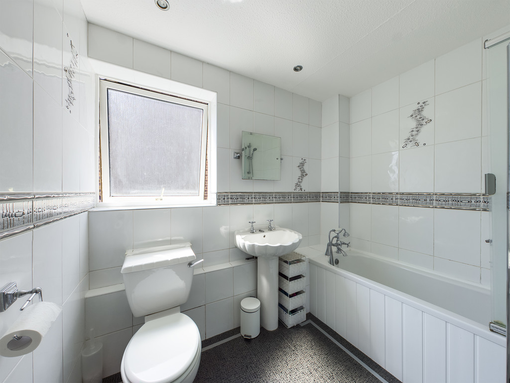 5 bed detached house for sale in Harvesters, Horsham  - Property Image 12