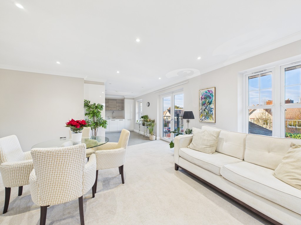 2 bed apartment to rent in Chantry Court, Broadbridge Heath, RH12  - Property Image 4