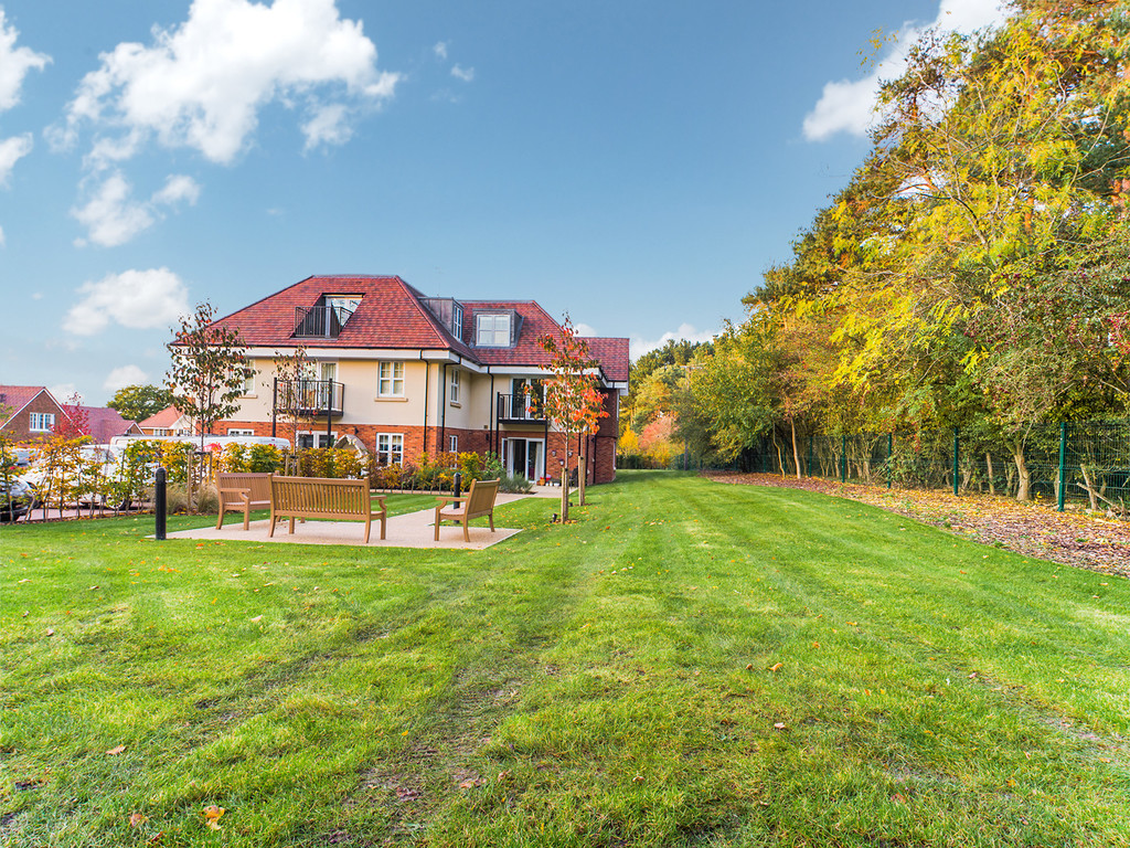 2 bed apartment to rent in Chantry Court, Broadbridge Heath, RH12 - Property Image 1