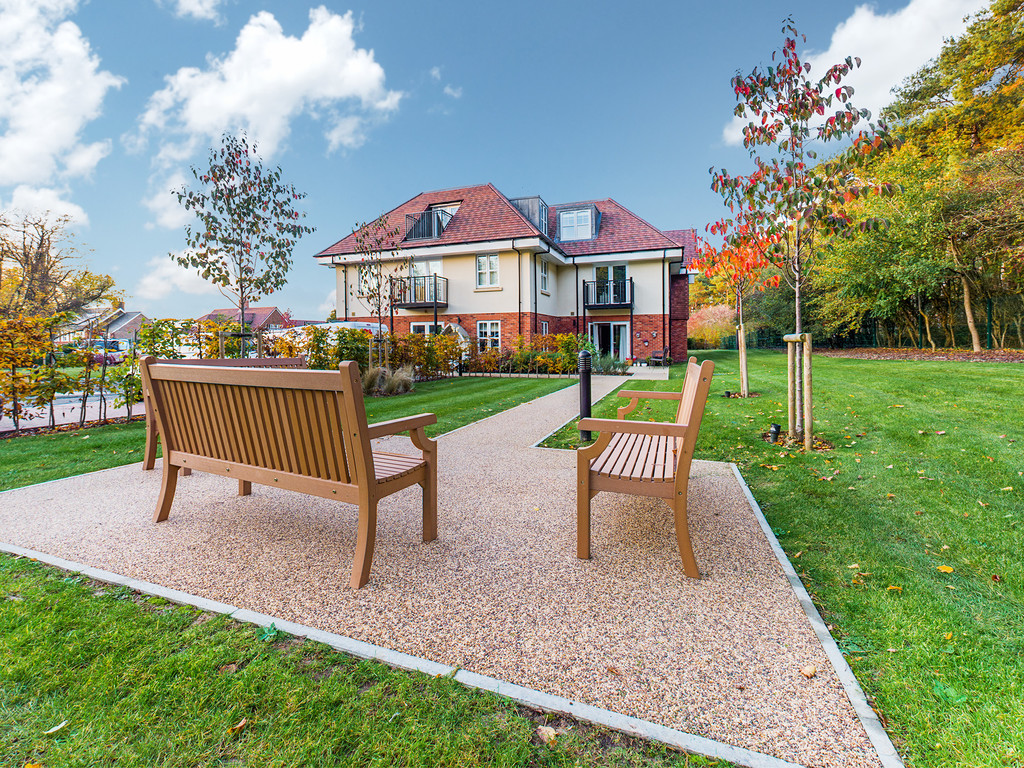 2 bed apartment to rent in Chantry Court, Broadbridge Heath, RH12  - Property Image 3