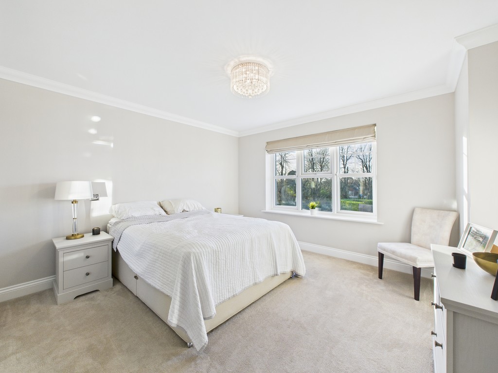 2 bed apartment to rent in Chantry Court, Broadbridge Heath, RH12  - Property Image 5