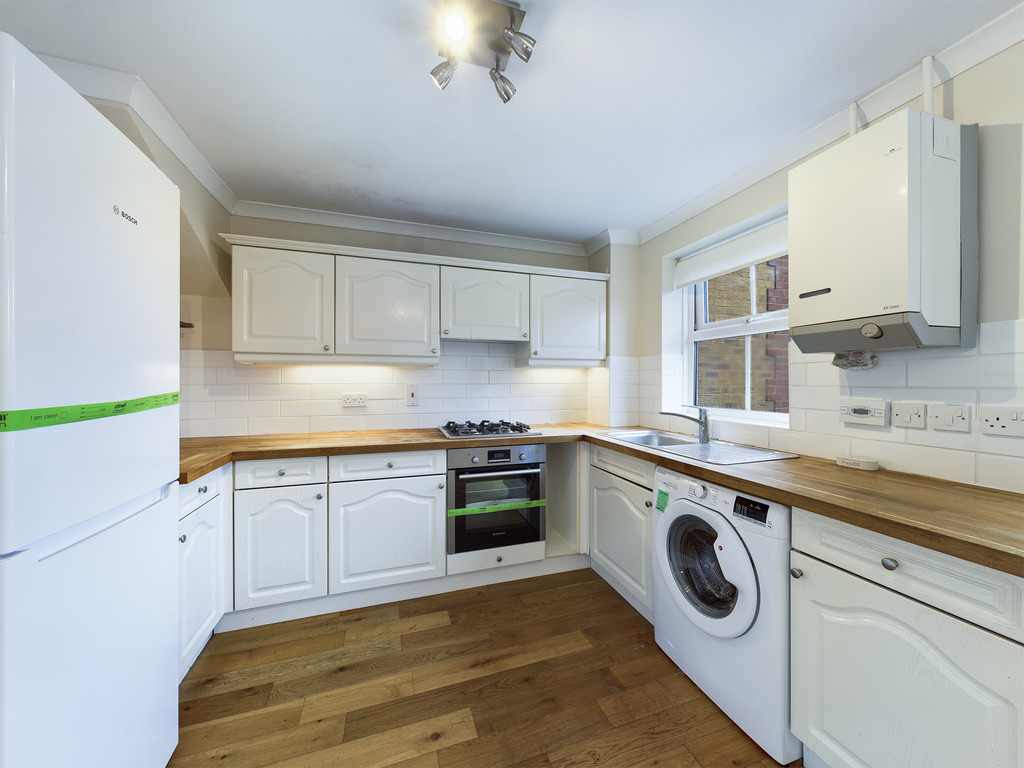 2 bed semi-detached house to rent in Milborne Road, Crawley  - Property Image 3