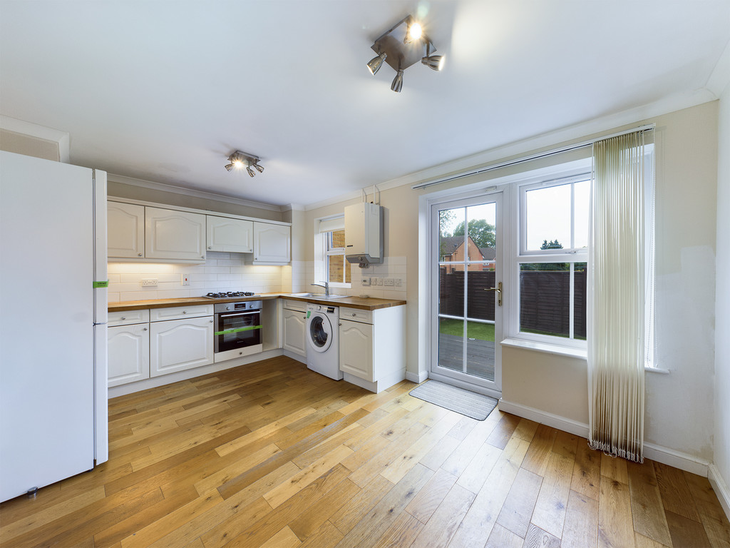 2 bed semi-detached house to rent in Milborne Road, Crawley  - Property Image 4