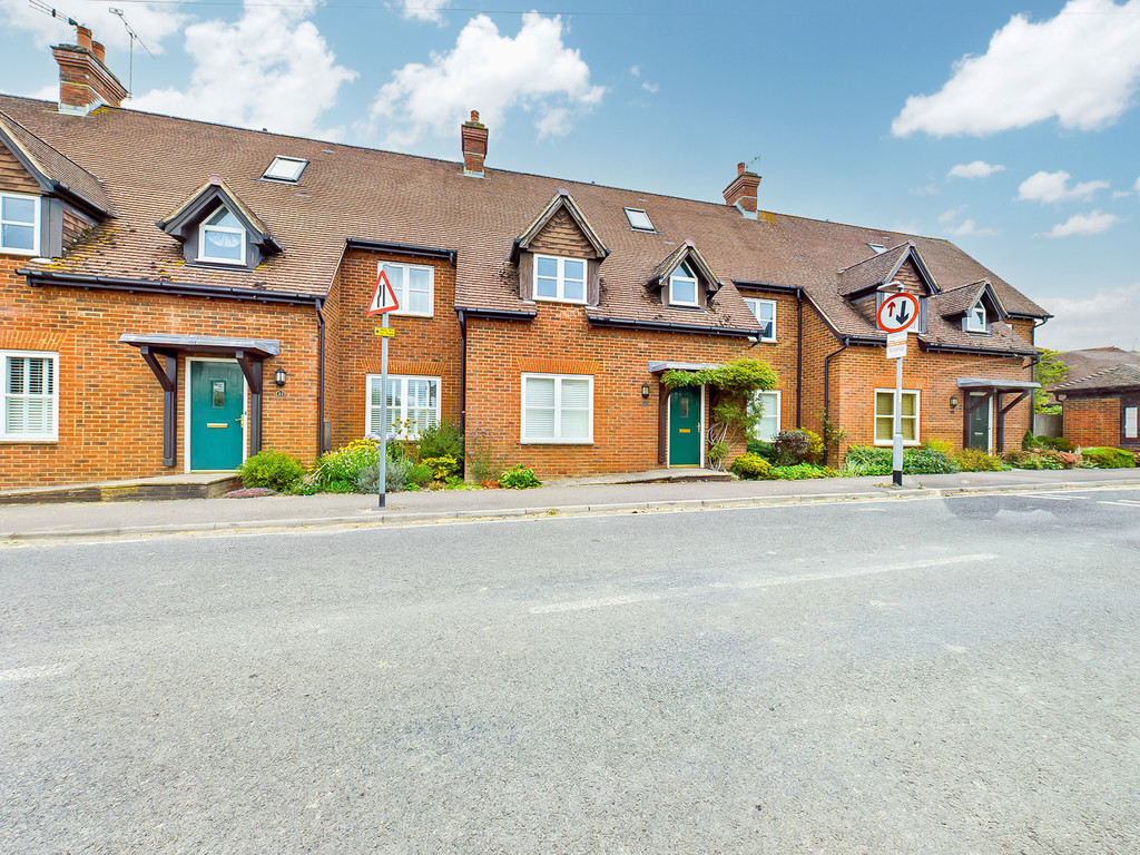 5 bed terraced house to rent in Barnes Wallis Avenue, Horsham  - Property Image 1