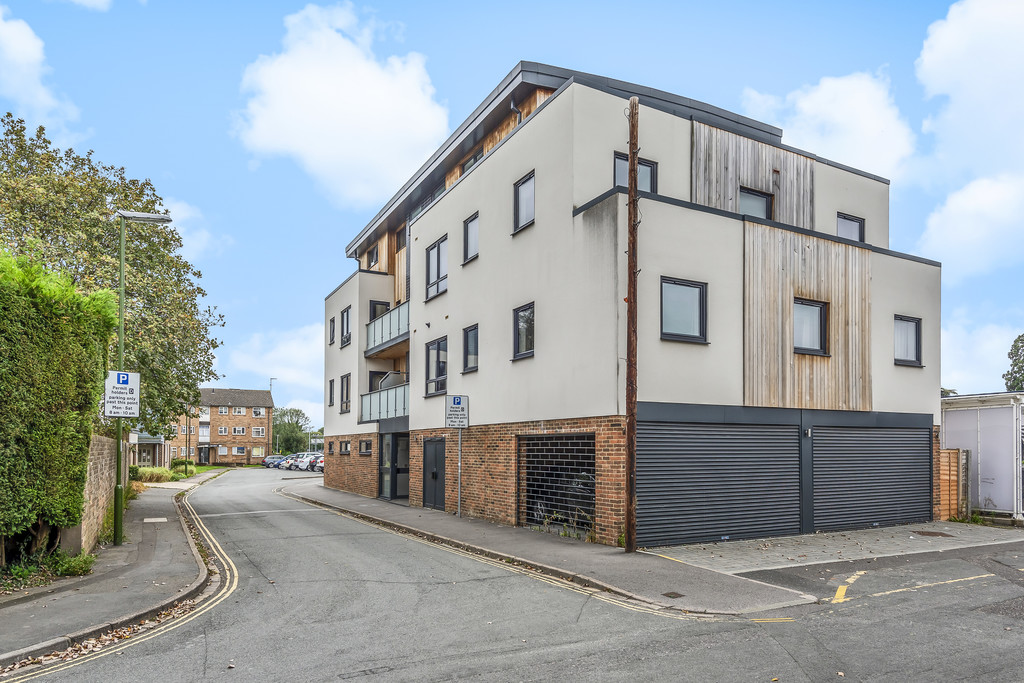 1 bed apartment for sale in Arun Court, Horsham - Property Image 1