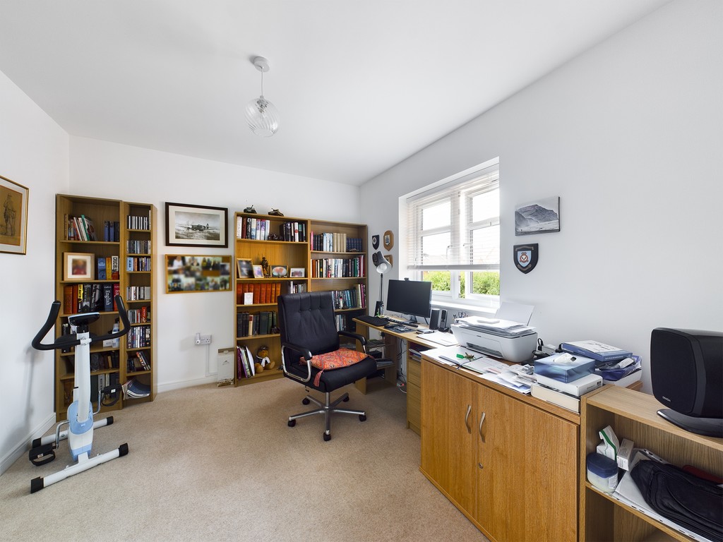 4 bed detached house for sale in Beale Close, Horsham  - Property Image 10