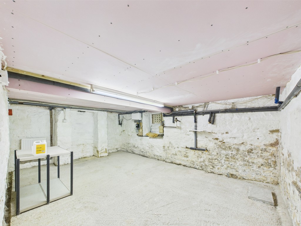 3 bed town house for sale in London Road, Horsham  - Property Image 13