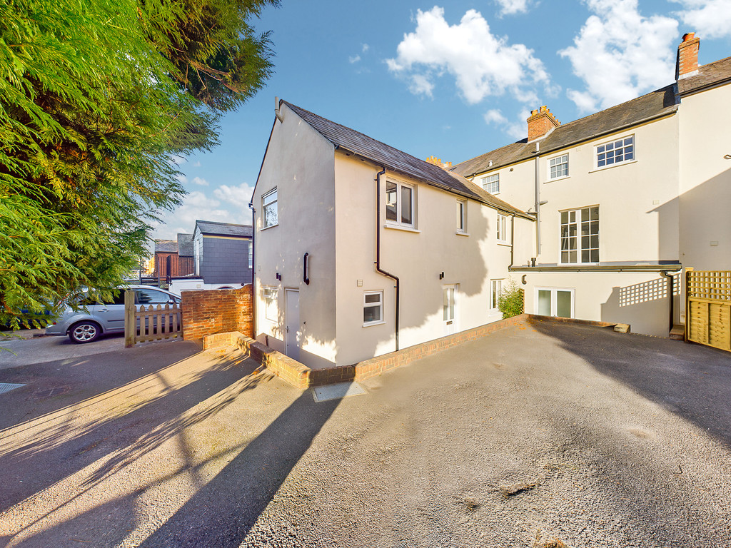 2 bed semi-detached house for sale in Springfield Road, Horsham  - Property Image 1