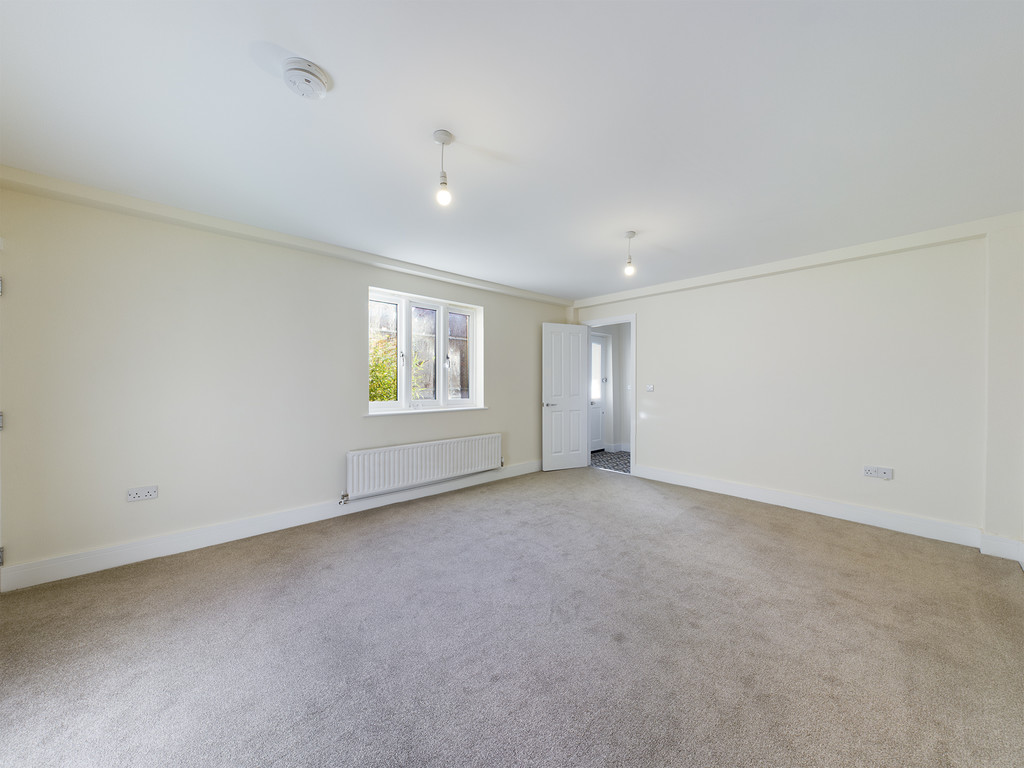 2 bed semi-detached house for sale in Springfield Road, Horsham  - Property Image 3