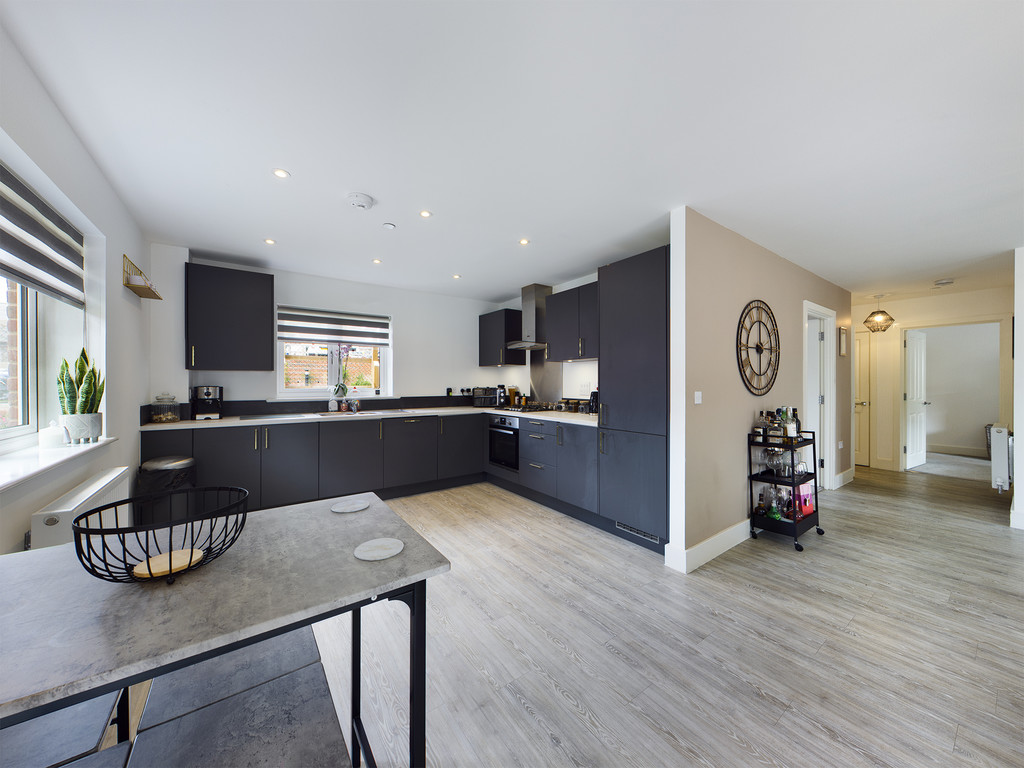 2 bed apartment for sale in Swallow Rise, Haywards Heath  - Property Image 4