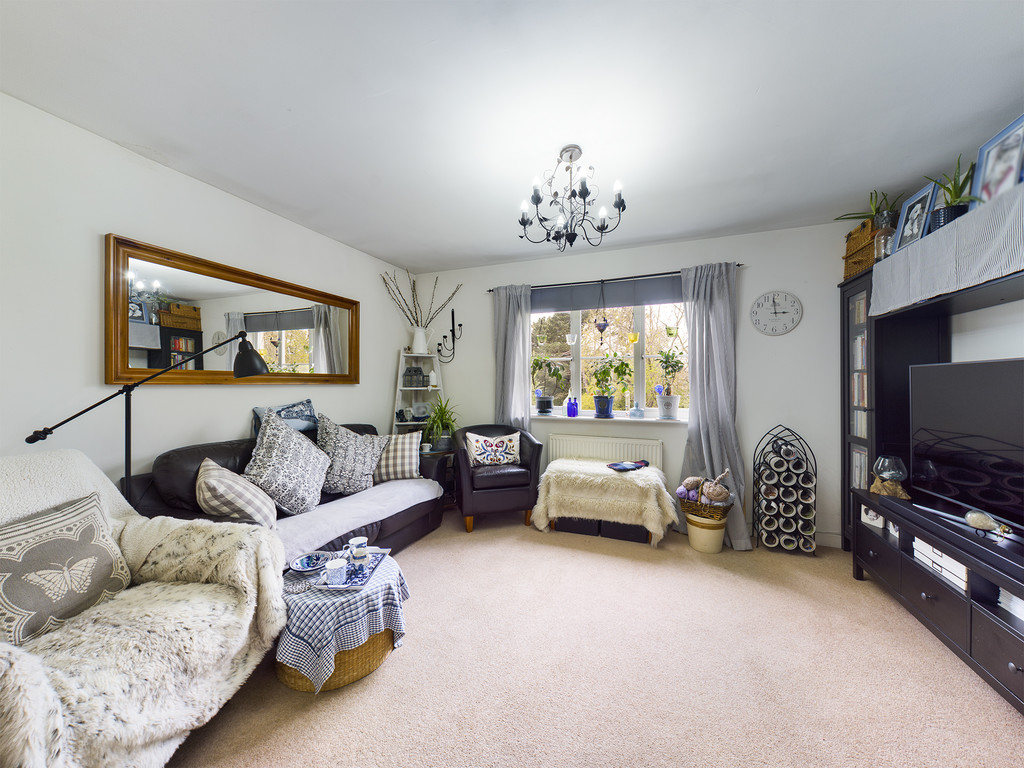 2 bed apartment for sale in Deer Way, Horsham  - Property Image 3