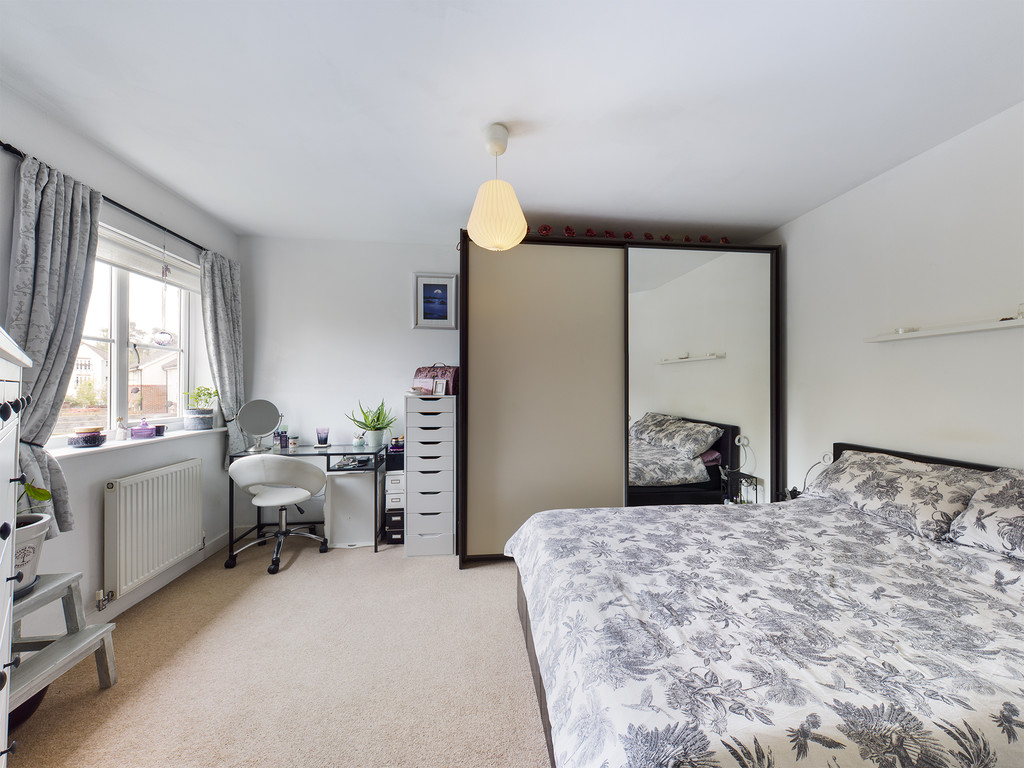 2 bed apartment for sale in Deer Way, Horsham  - Property Image 4