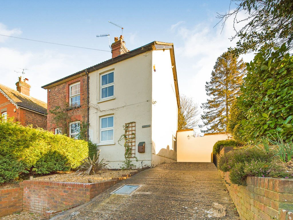 2 bed semi-detached house to rent in Turners Hill Road, Crawley Down, RH10
