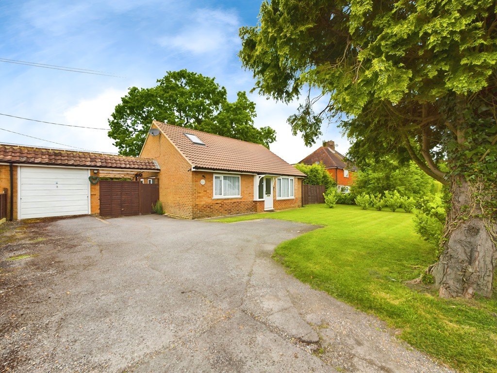 3 bed detached bungalow for sale in Dorking Road, Horsham  - Property Image 11