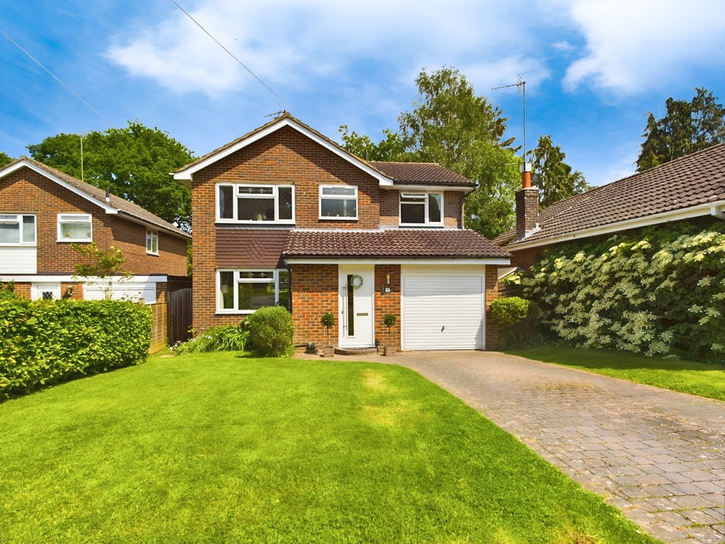 4 bed detached house for sale in Ryecroft Meadow, Horsham - Property Image 1