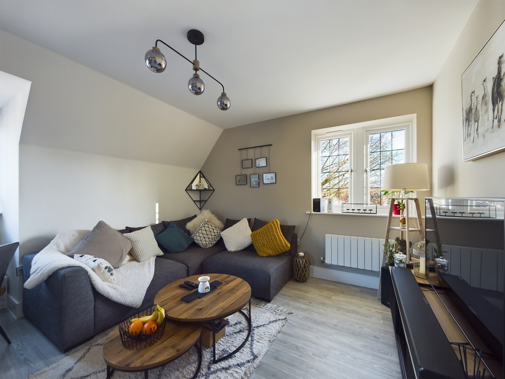 2 bed flat for sale in Tilney Drive, Horsham  - Property Image 8