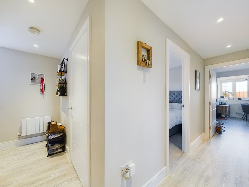 2 bed flat for sale in Tilney Drive, Horsham  - Property Image 13