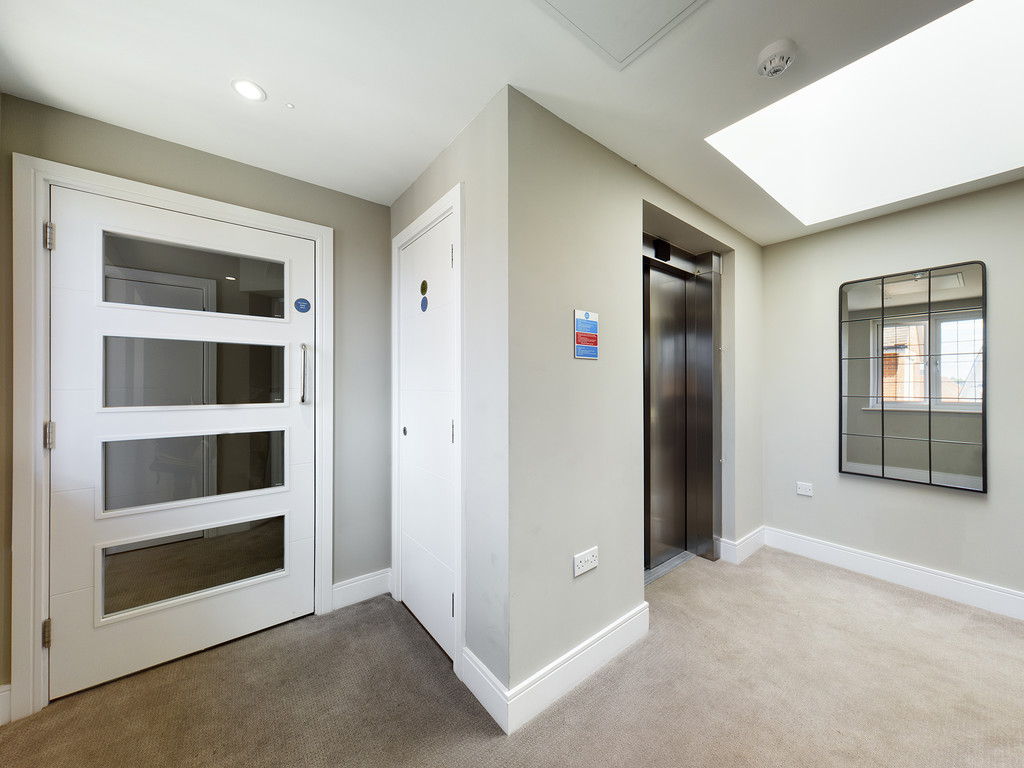 2 bed flat for sale in Tilney Drive, Horsham  - Property Image 12