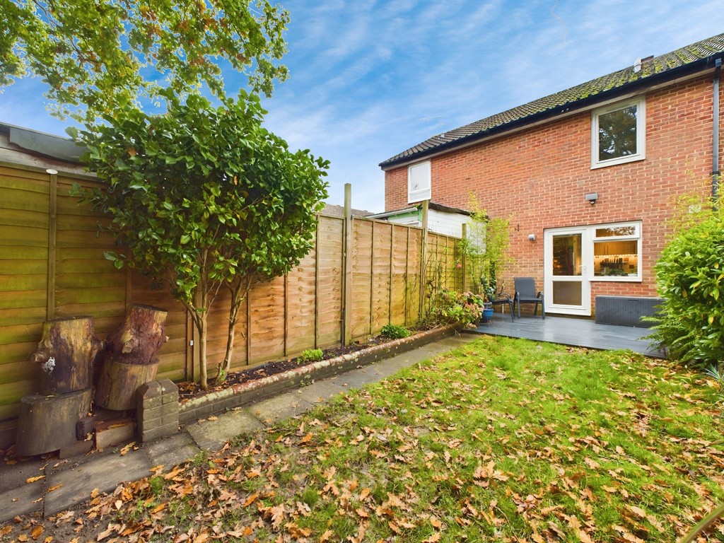 2 bed terraced house for sale in Melksham Close, Horsham  - Property Image 15