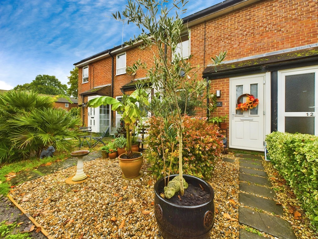 2 bed terraced house for sale in Melksham Close, Horsham  - Property Image 9