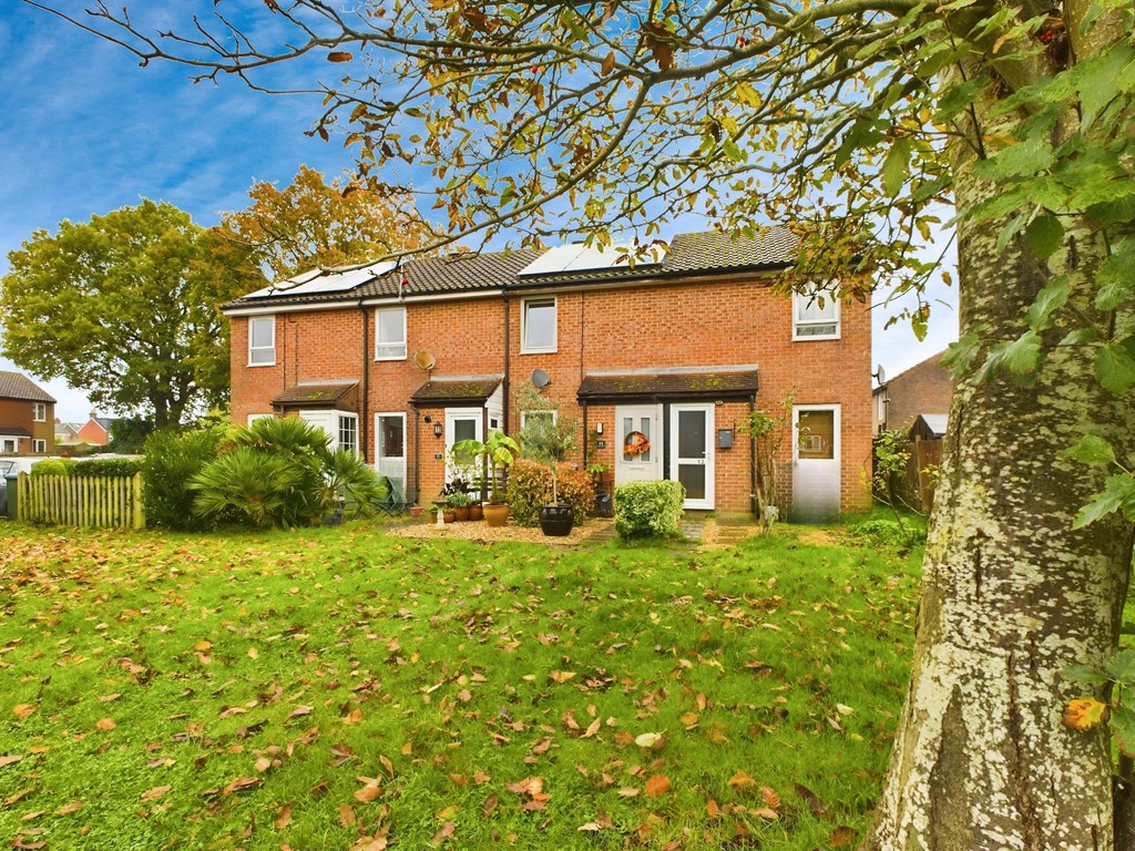 2 bed terraced house for sale in Melksham Close, Horsham  - Property Image 1