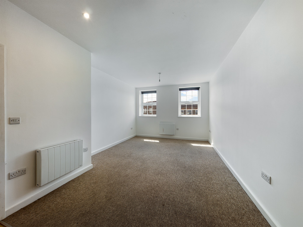 2 bed flat to rent in South Road, Haywards Heath  - Property Image 5