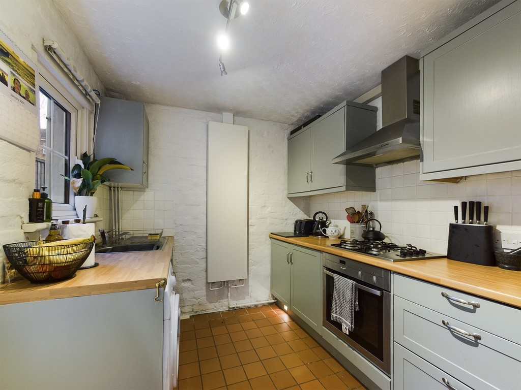 2 bed terraced house to rent in Victoria Street, Horsham  - Property Image 4