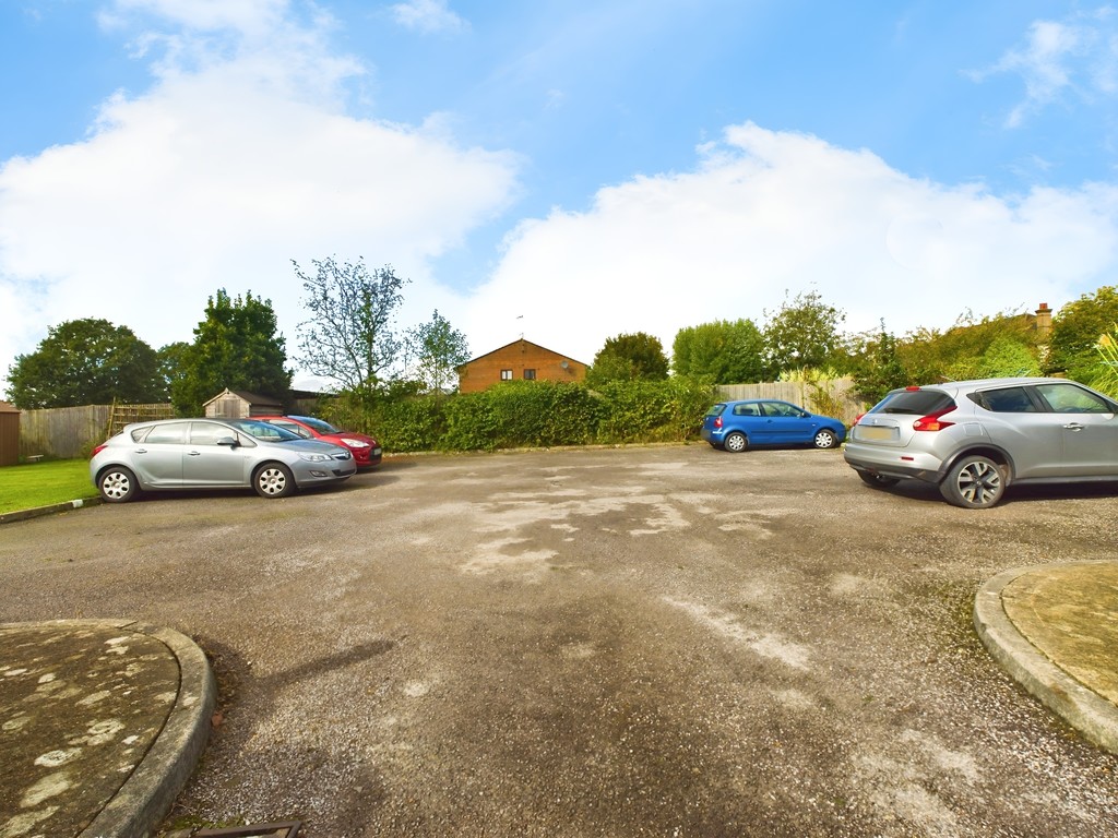 2 bed ground floor maisonette for sale in Elm Grove, Horsham  - Property Image 9