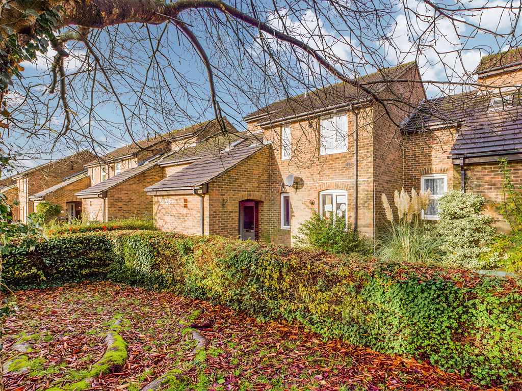 2 bed ground floor maisonette for sale in Elm Grove, Horsham  - Property Image 1